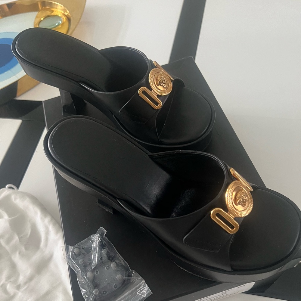 Versace sandals NERO-ORO MULE VITELLINO